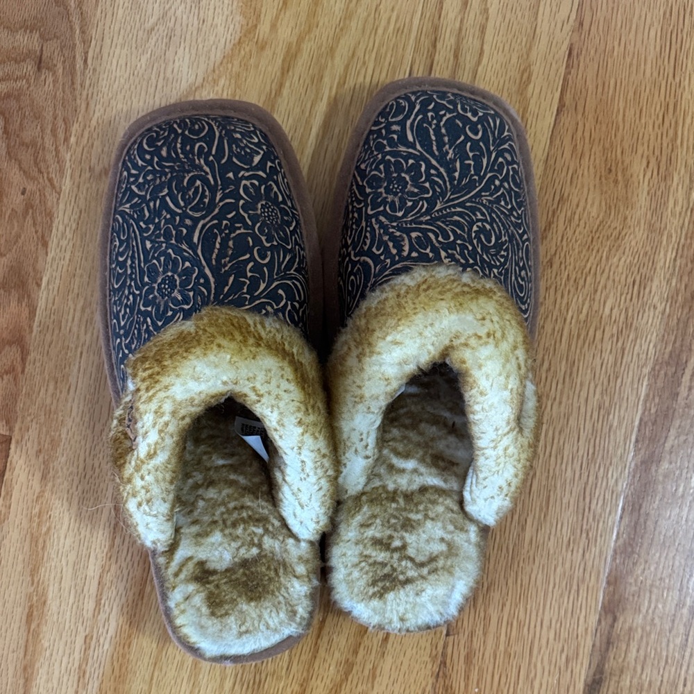 Ariat Jackie Slipper - Leather tooled floral Pattern Faux Fur Lining